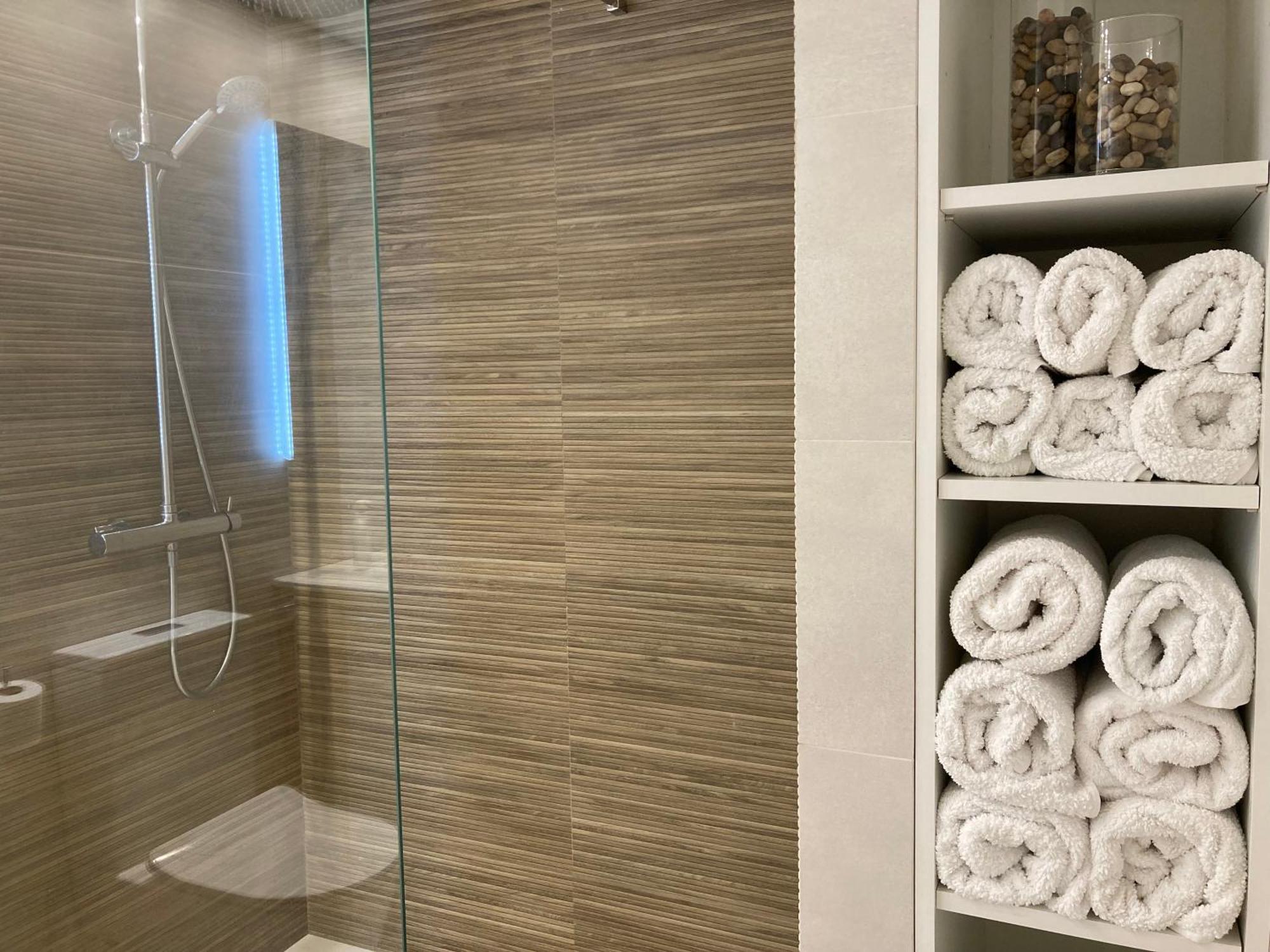 Apartamento Centrico, Climatizado Y Totalmente Equipado De 3 Habitaciones Para 6-7 Personas سانتا كولوما دي فارنرس المظهر الخارجي الصورة