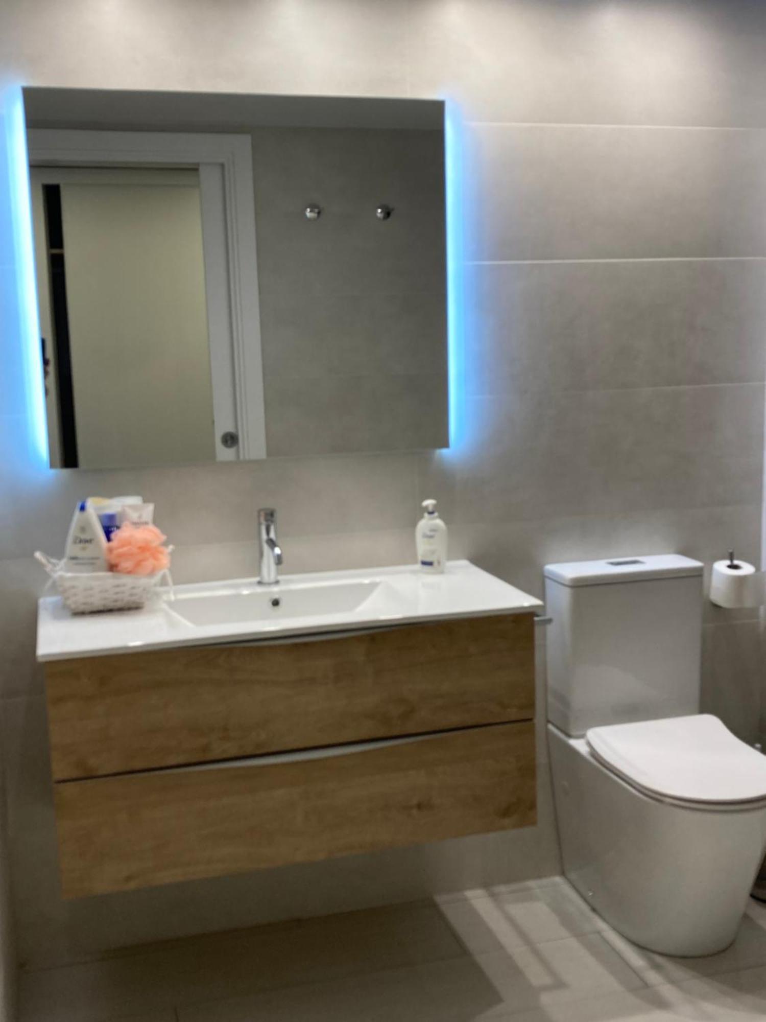 Apartamento Centrico, Climatizado Y Totalmente Equipado De 3 Habitaciones Para 6-7 Personas سانتا كولوما دي فارنرس المظهر الخارجي الصورة